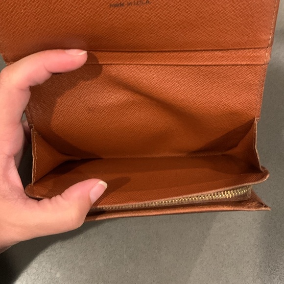 Louis Vuitton wallet with cash and zipper compartment. Date Code SD0030 - Picture 3 of 13